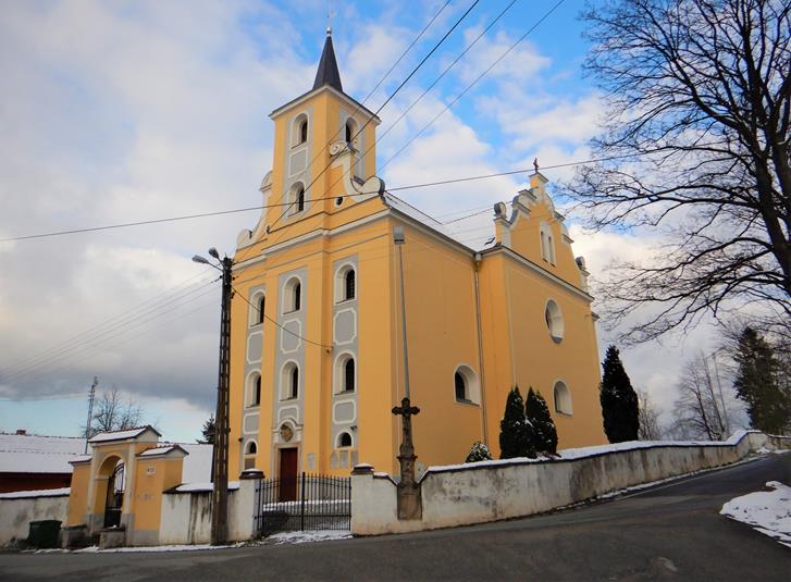 Mąkolno - reper na budynku kościoła (1).JPG