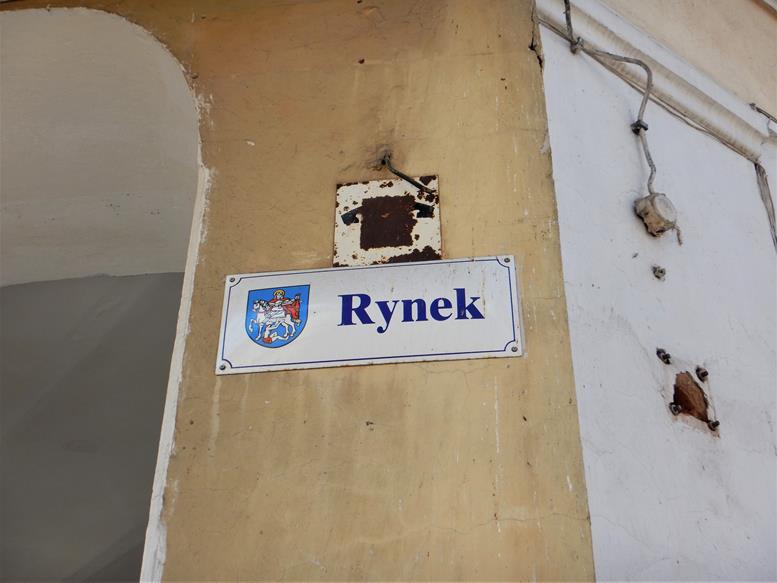 Rynek, u wylotu ulicy Zamkowej (3).JPG