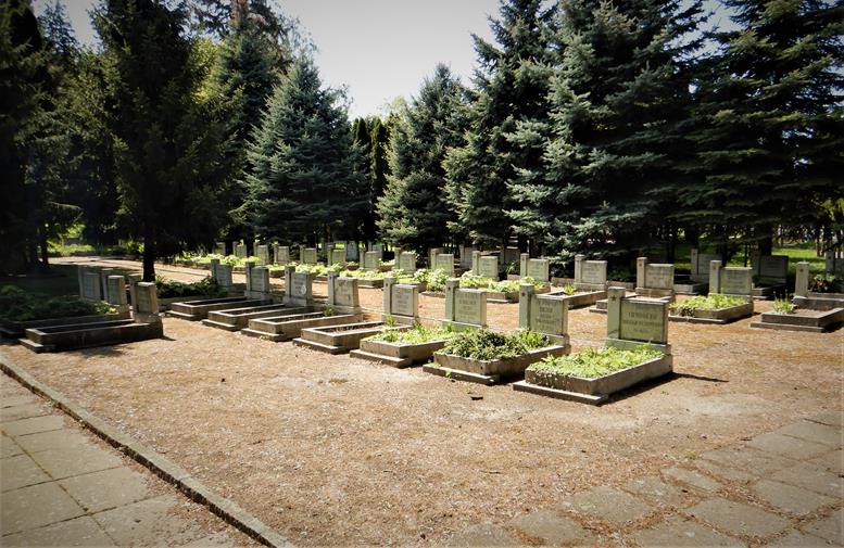 Cmentarz żołnierzy Armii Czerwonej (7).JPG