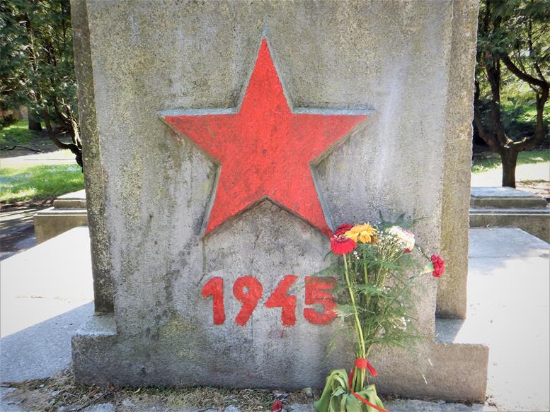 Cmentarz żołnierzy Armii Czerwonej (12).JPG