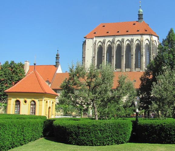1. Praha - ogród franciszkański i kościół Matki Bożej Śnieżnej.JPG