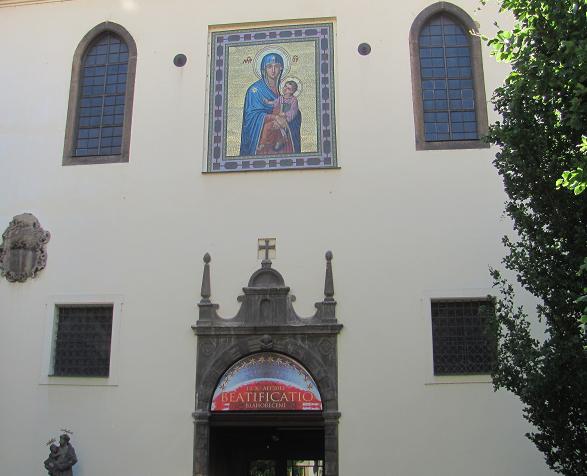 2. Praha - front kościoła Matki Bożej Śnieżnej -.JPG