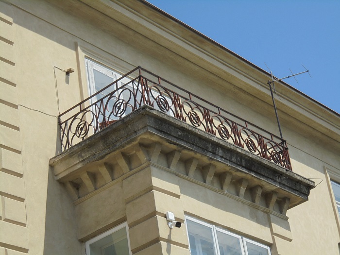 Gumniska palac balkon.JPG