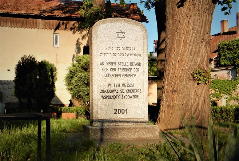 Teren cmentarza żydowskiego (2).JPG