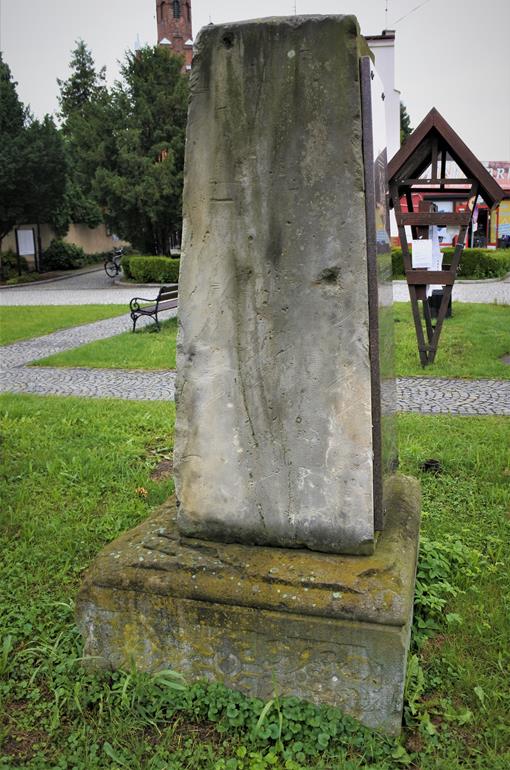 Dawny pomnik we współczesnej odsłonie (2).JPG