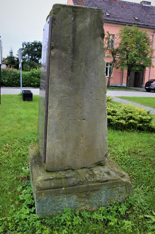 Dawny pomnik we współczesnej odsłonie (5).JPG