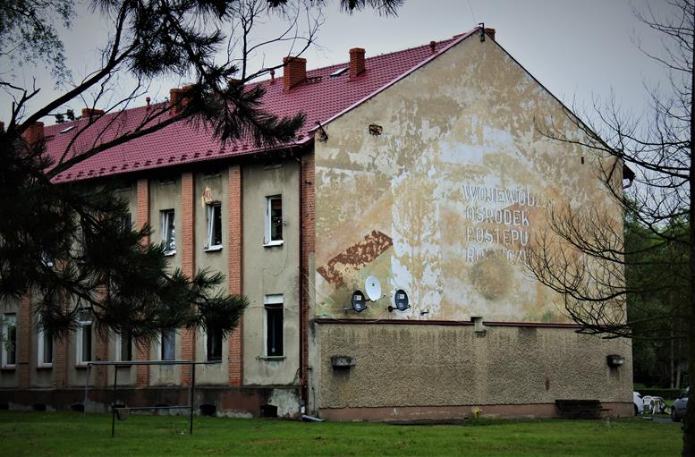 Łosiów - mural PRL (1).JPG