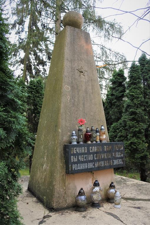 Złotoryja - pomnik i dawny cmentarz Armii Czerwonej (6).JPG