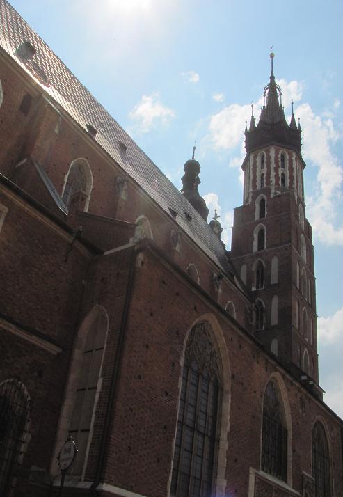 Kraków - kościół Mariacki 4 - wyższa ma 82 m wysok..JPG