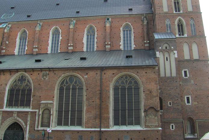 Kraków - kościół Mariacki 8 - tak wygląda bazylika.JPG