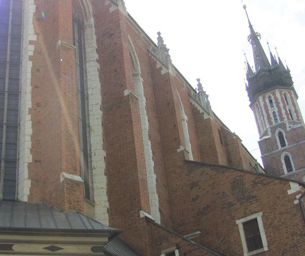 Kraków - kościół Mariacki 17 - pinakle-sterczyny.JPG