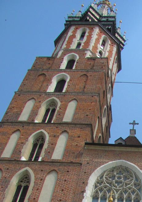 Kraków - kościół Mariacki 20 - hejnalista gra ku stronie południowej.JPG