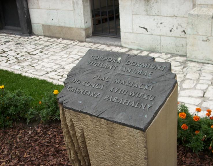 1. Kraków - kościół Mariacki - tu był cmentarz.JPG