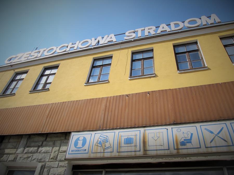 Neon - dworzec Częstchowa Stradom (2).jpg