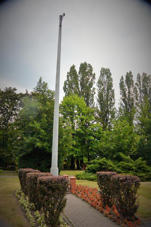 Latarnia - pomnik (4).JPG