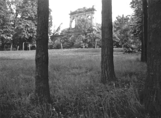 Ruiny - około 1979.jpg