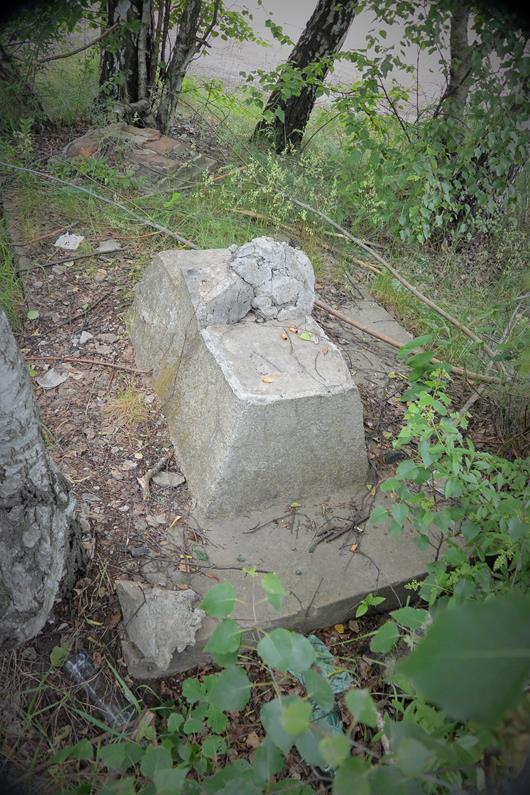 Pomnik - Maczki (5).JPG
