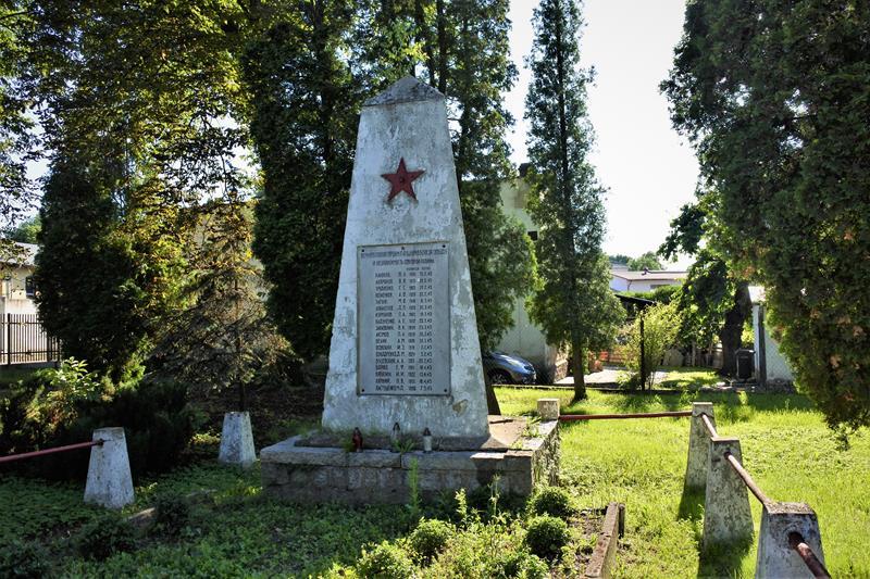 Cmentarz żołnierzy Armii Czerwonej (1).JPG