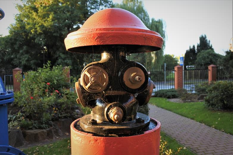 Dzierżoniów - stary hydrant przy budynku Wodociagów (4).JPG