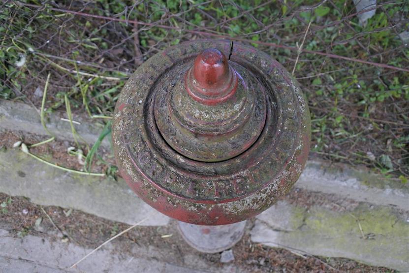 Przedwojenny hydrant (2).JPG
