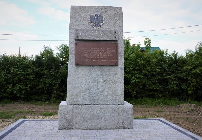 Odnowiony pomnik (2).JPG