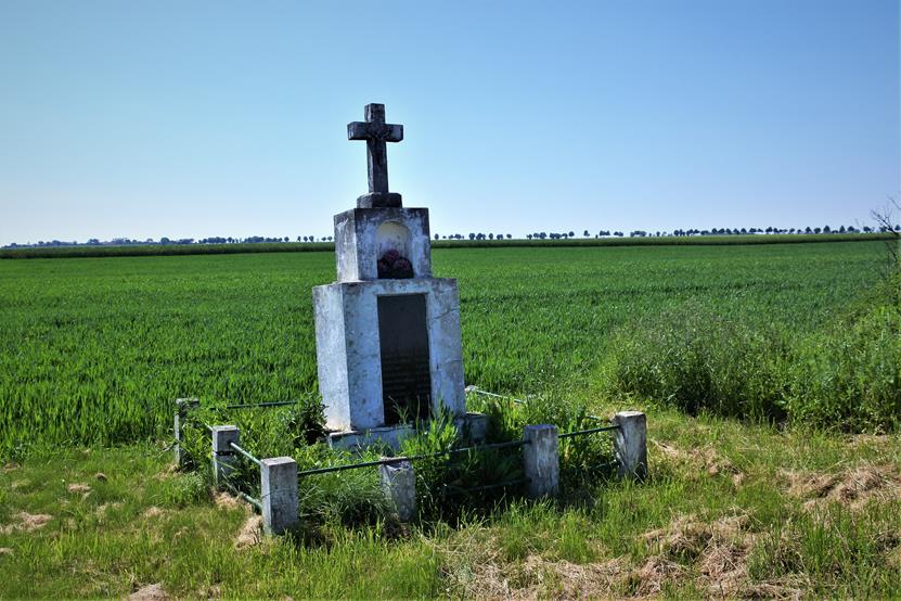 Pomnik w miejscu tragedii (1).JPG