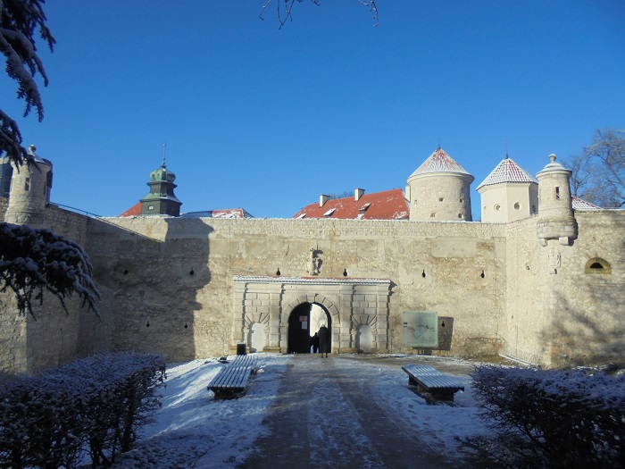 Pieskowa Skala zamek wjazd.JPG
