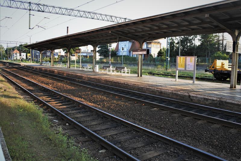 Wołów - dworzec kolejowy (6).JPG