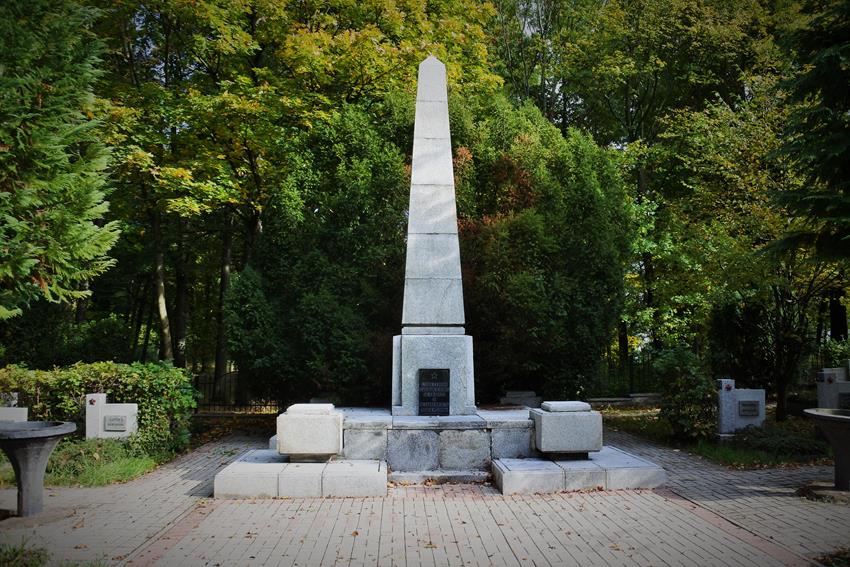 Cmentarz żołnierzy Armii Czerwonej (2).JPG