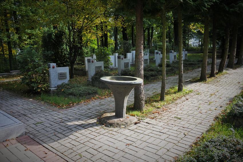 Cmentarz żołnierzy Armii Czerwonej (3).JPG