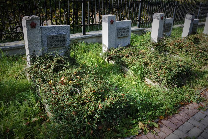 Cmentarz żołnierzy Armii Czerwonej (13).JPG
