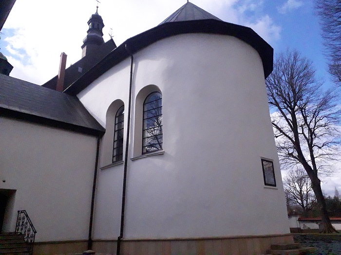 Rychwald bazylika prezbiterium.jpg
