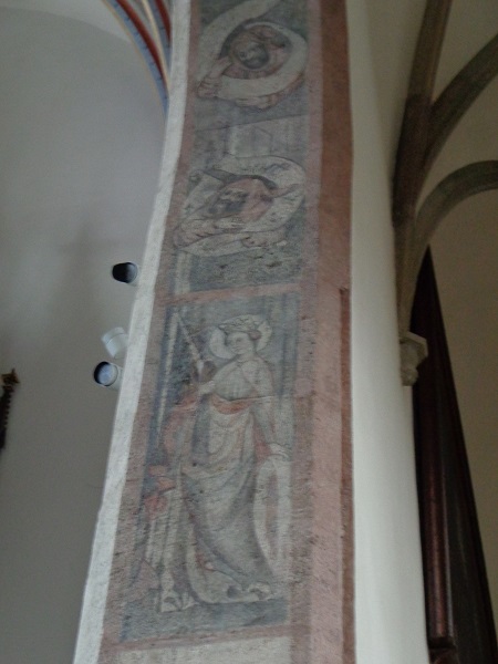 KR kosciol dominikanow fragment polichromii gotyckiej na arkadzie kaplicy Jezusa Ukrzyzowanego.JPG