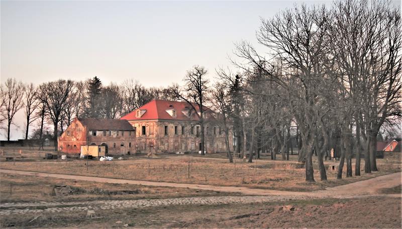 Pałac w Sieroszowie (6).JPG