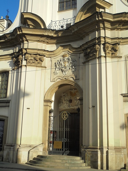KR kościół św Trójcy oprawa architektoniczna portalu.JPG