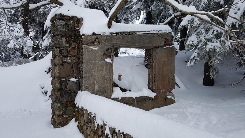 Ruiny schronu narciarskiego (5).jpg