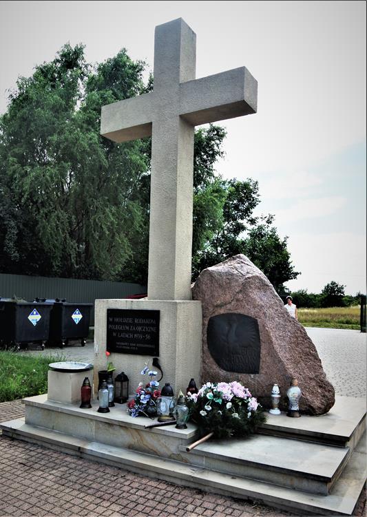 Pomnik na cmentarzu (2).JPG