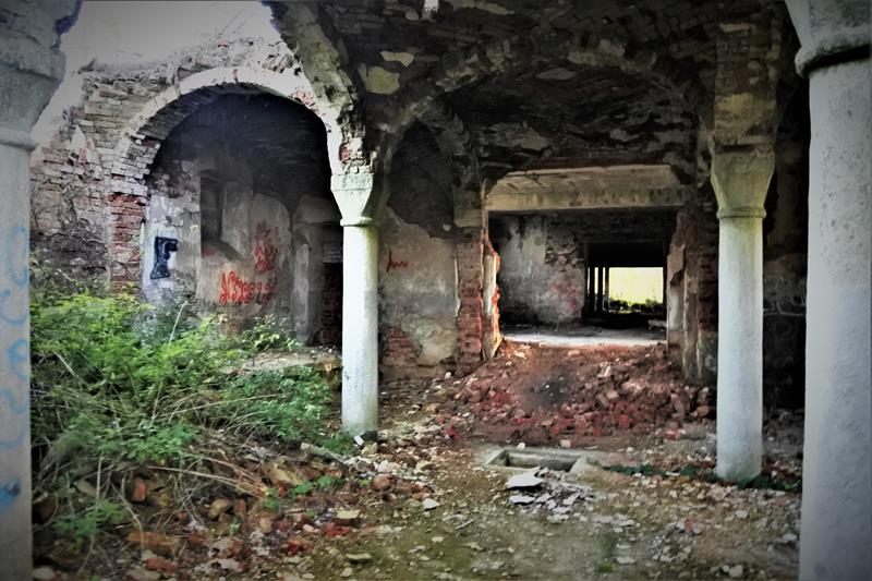Ruiny folwarku (7).JPG