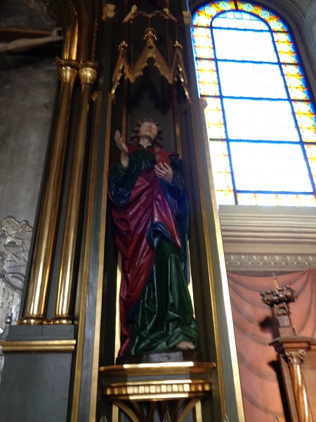 Wieliczka kosciol oltarz boczny gotycka rzezba 1.JPG