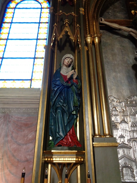 Wieliczka kosciol oltarz boczny gotycka rzezba 2.JPG