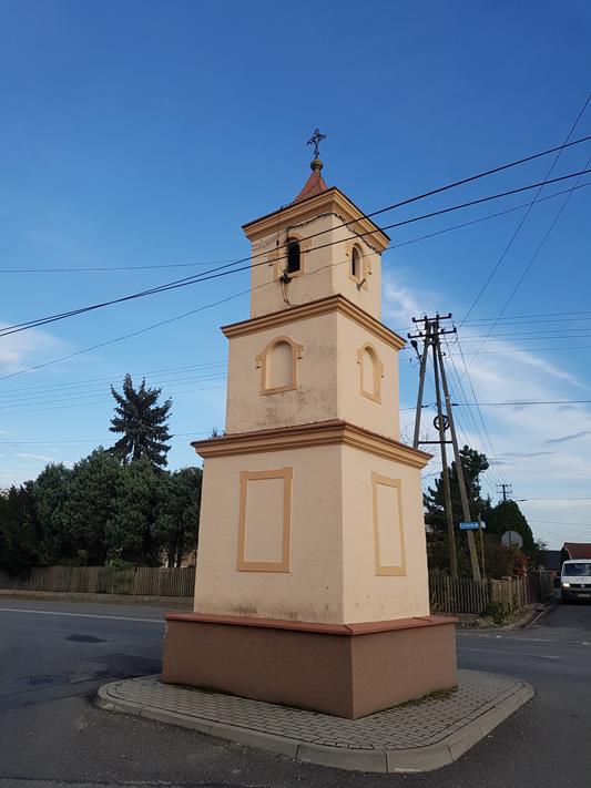Kapliczka - dzwonnica (2).jpg