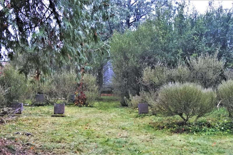 Opawa - kwatera wojenna na cmentarzu żydowskim (1).JPG