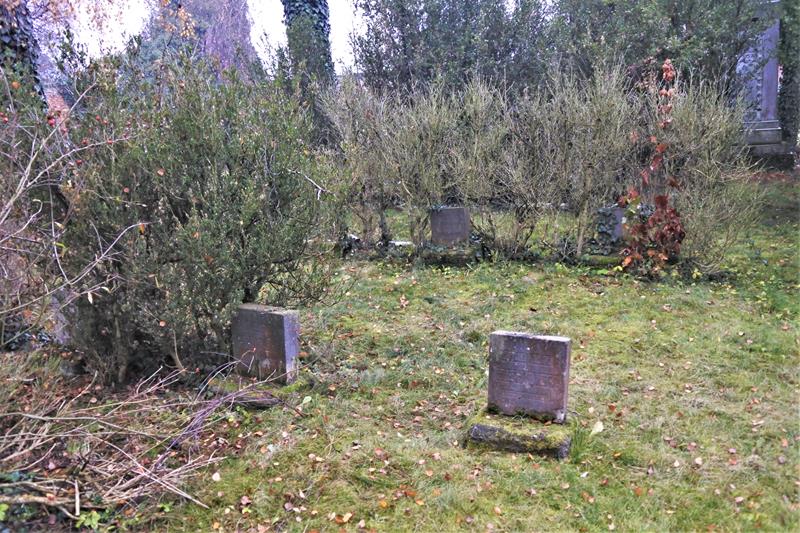 Opawa - kwatera wojenna na cmentarzu żydowskim (2).JPG