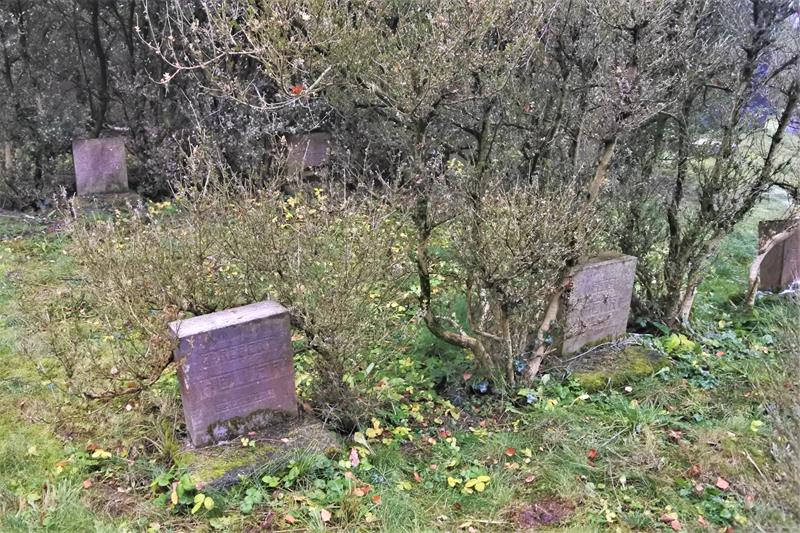 Opawa - kwatera wojenna na cmentarzu żydowskim (3).JPG