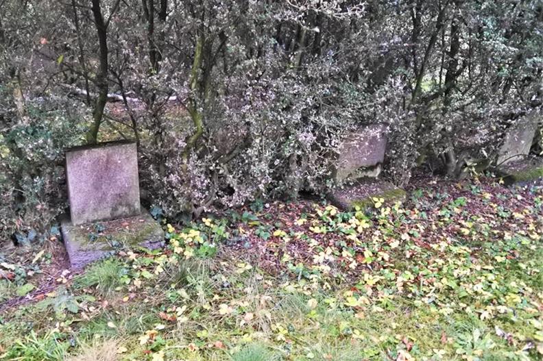 Opawa - kwatera wojenna na cmentarzu żydowskim (4).JPG