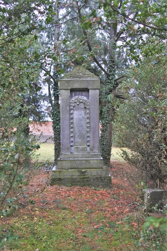 Opawa - kwatera wojenna na cmentarzu żydowskim (6).JPG