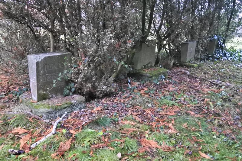 Opawa - kwatera wojenna na cmentarzu żydowskim (7).JPG