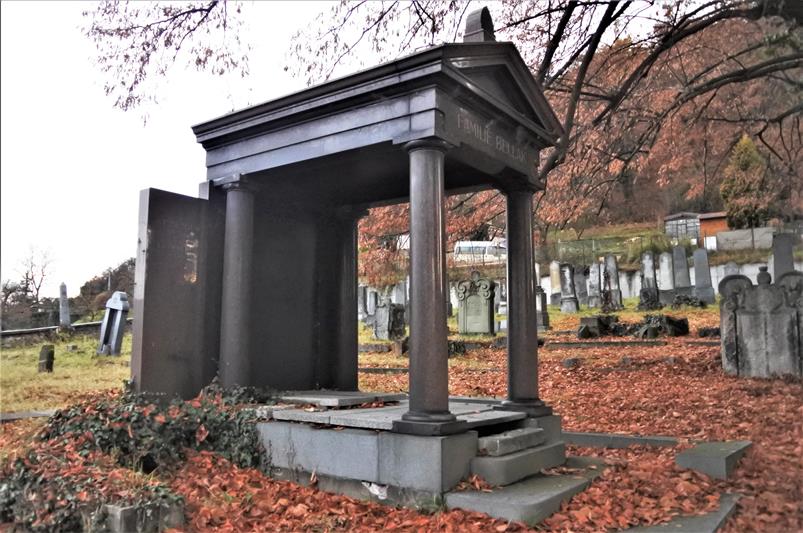 Krnov - cmentarz żydowski (6).JPG