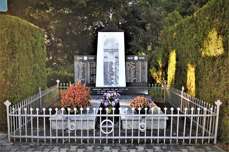 Pomnik wojenny (1).JPG