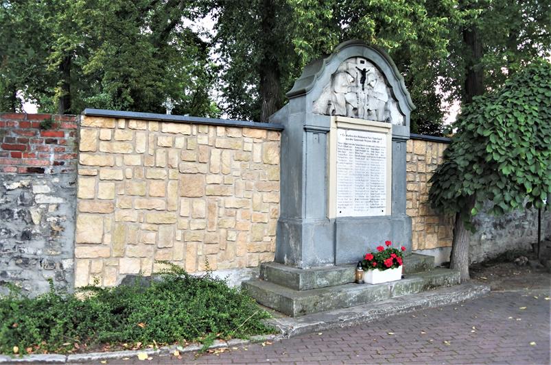 Walce - pomnik wojenny (4).JPG